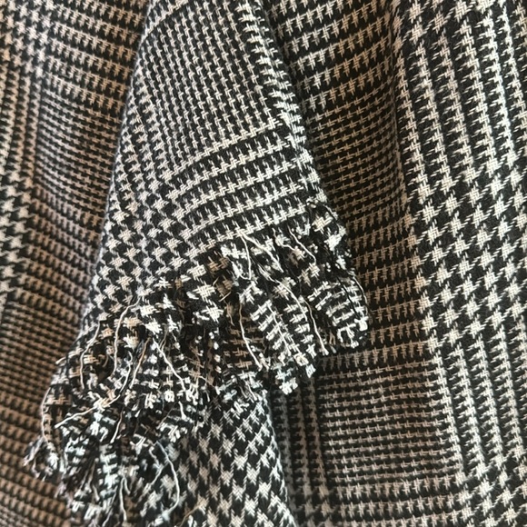 Adorable houndstooth Anthropologie skirt! - Picture 2 of 5